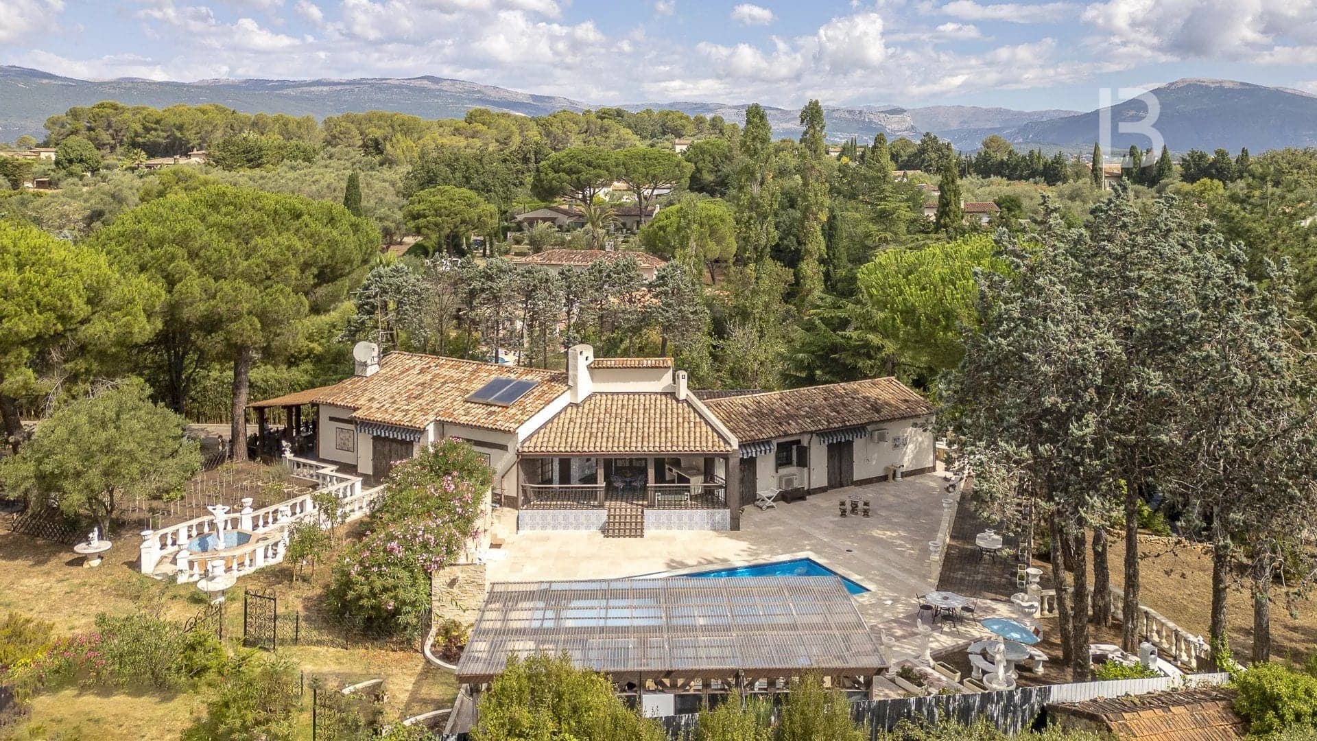 Magnifique villa à vendre proche de Valbonne