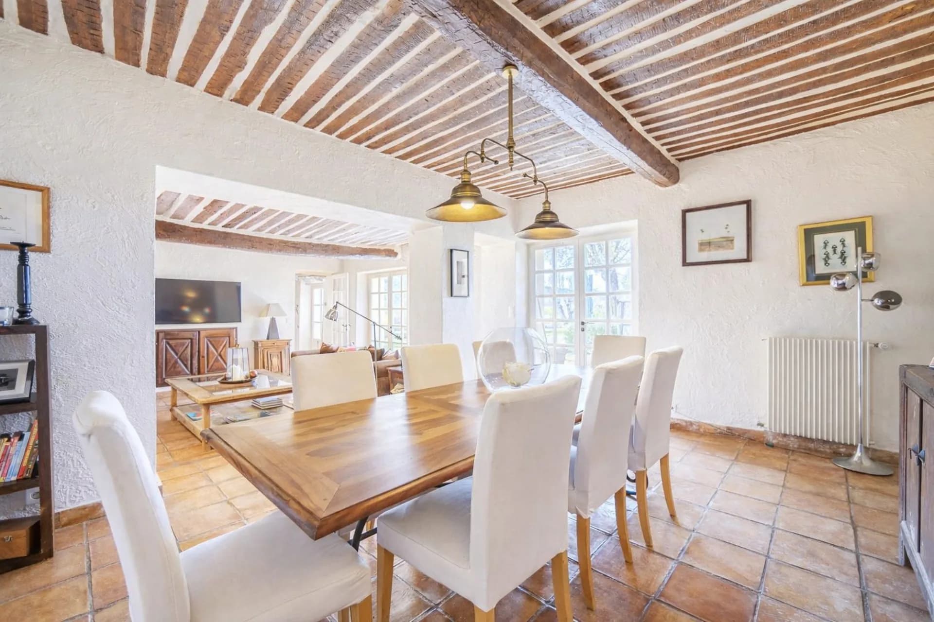 A villa estate in the Valbonne–Grasse hinterland
