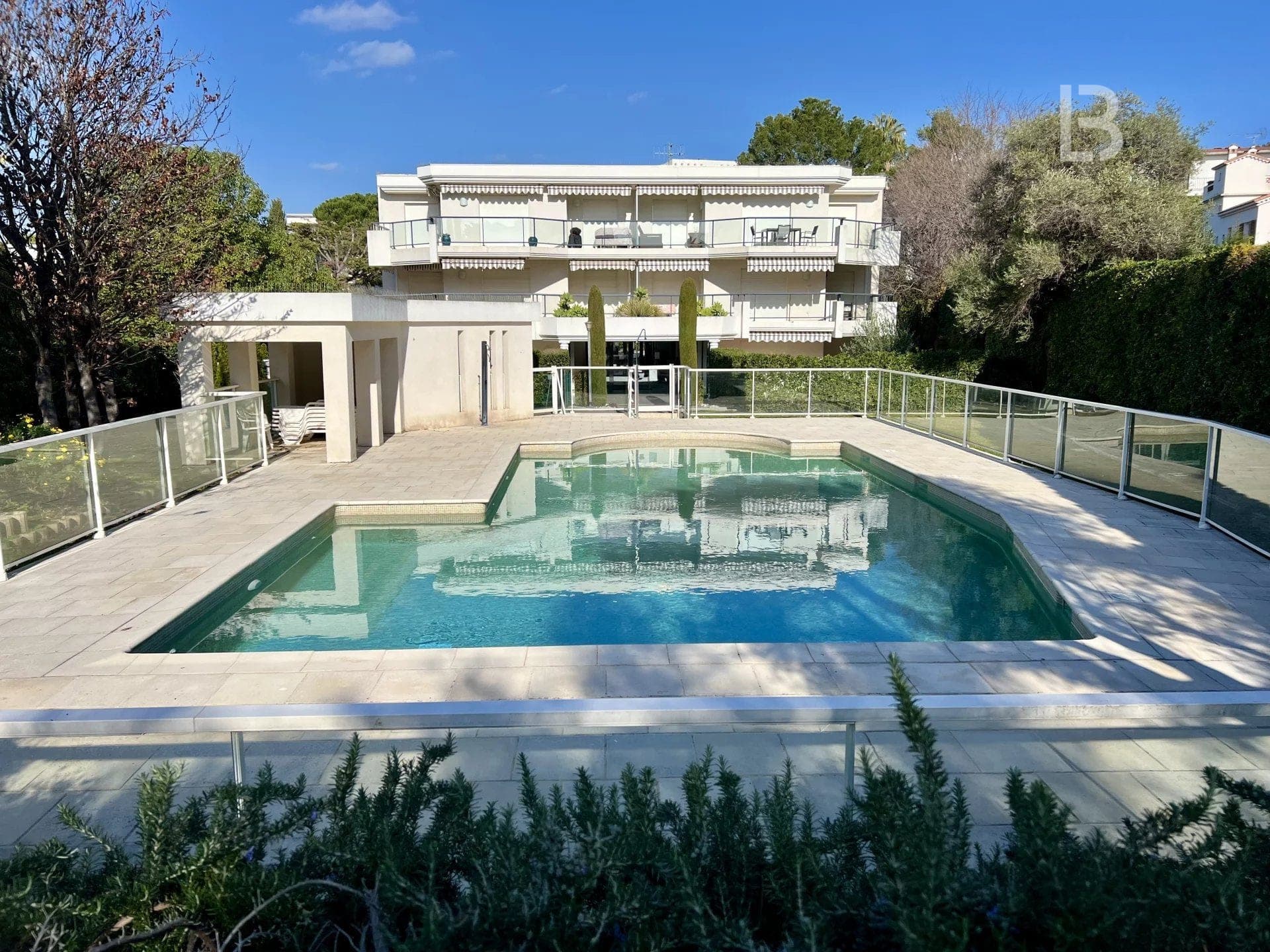 3 pièces à la lisière du Cap d'Antibes