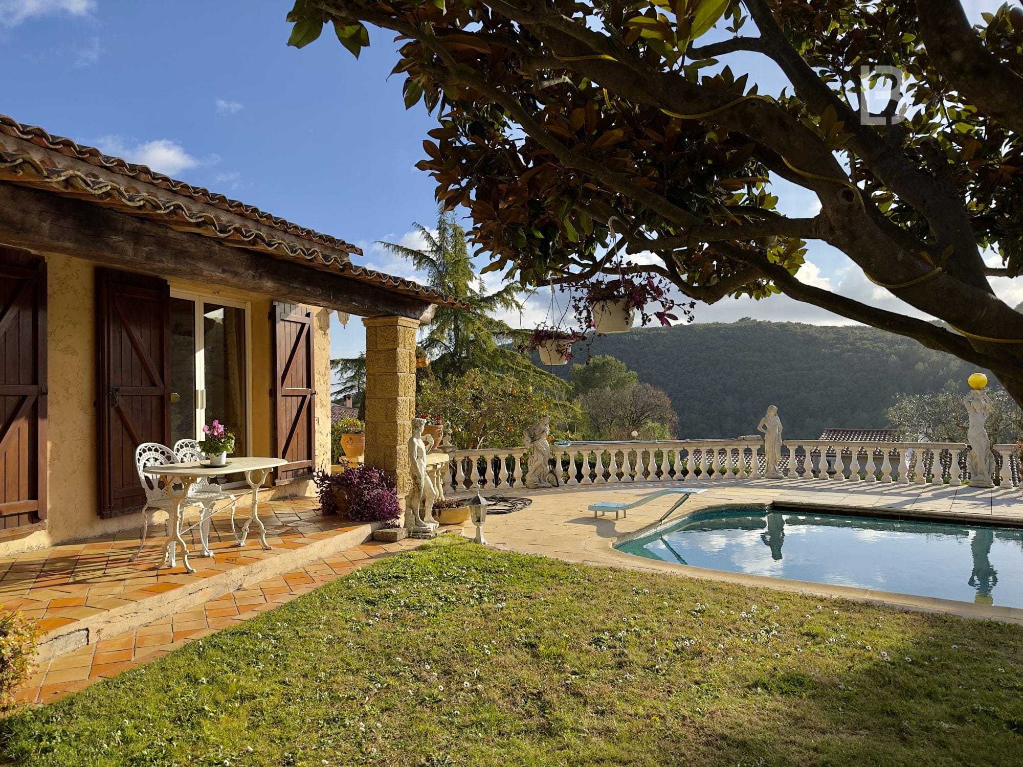 MAISON PROVENÇALE DE PLAIN PIED AU CALME ABSOLU - 2