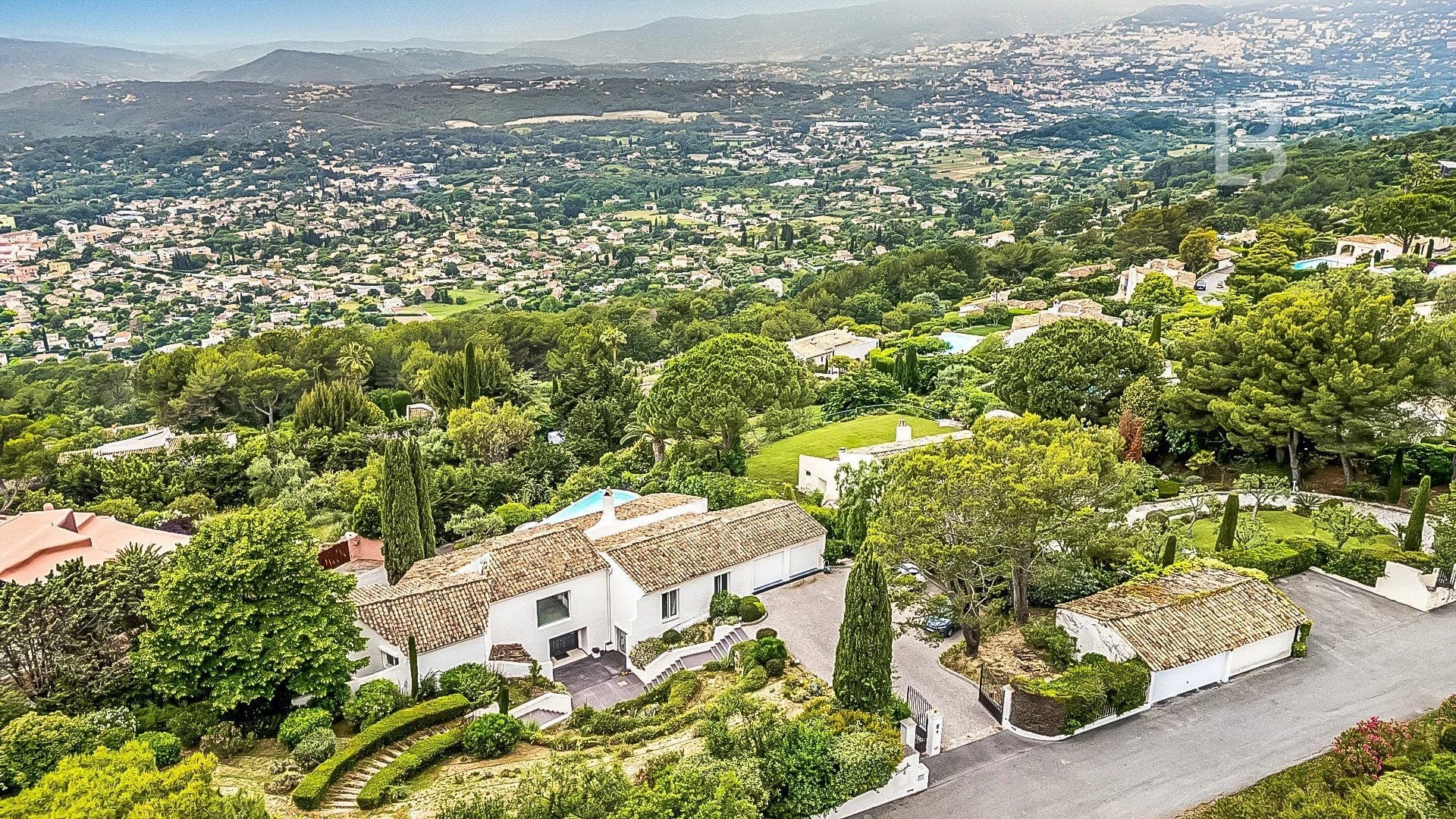 Villa for sale in Mougins