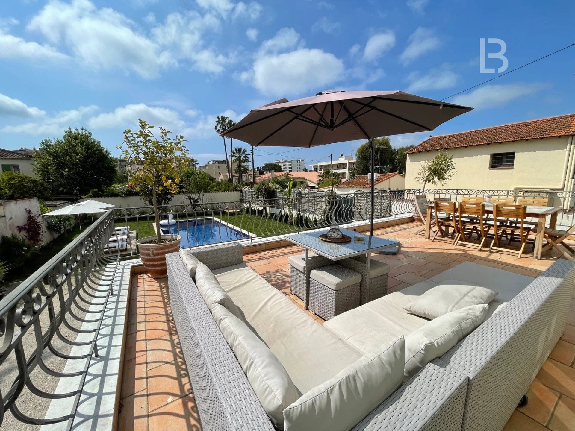 Maison de ville d'époque avec piscine à Golfe Juan à pied de la plage