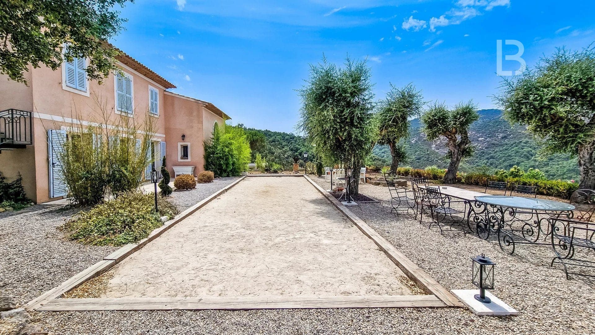 Superbe villa à vendre à Plan de la Tour avec piscine. - 4