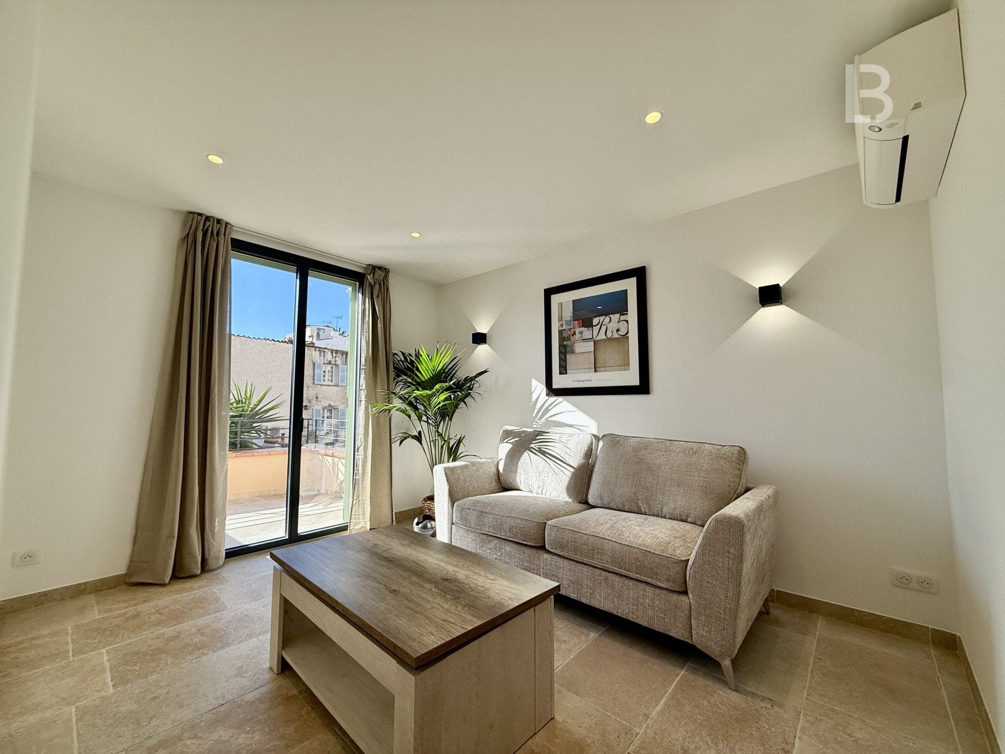 Rare sur le marché : Élégant duplex avec jardin au cœur du Vieil Antibes - 2