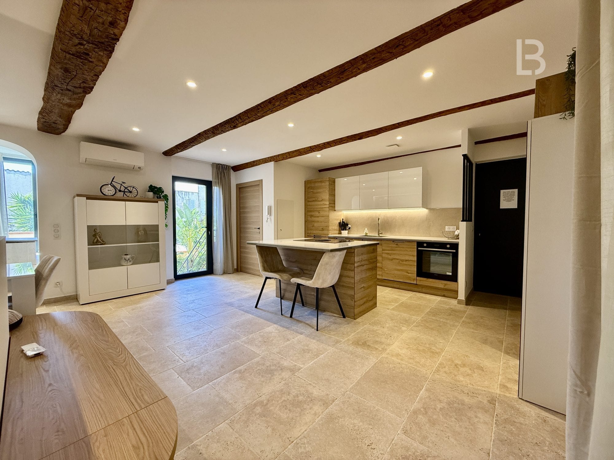 Rare sur le marché : Élégant duplex avec jardin au cœur du Vieil Antibes - 4