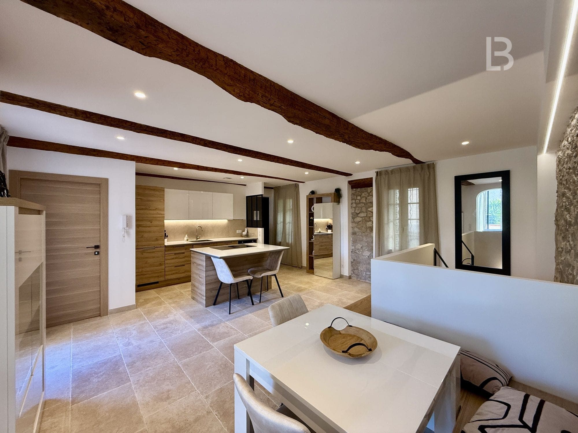Rare sur le marché : Élégant duplex avec jardin au cœur du Vieil Antibes - 5