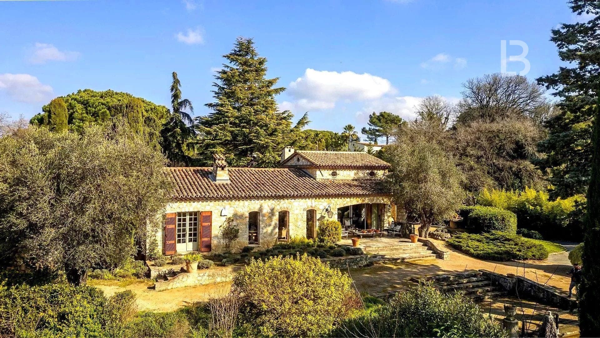 Mas provençal en pierre à Mougins avec vue panoramique