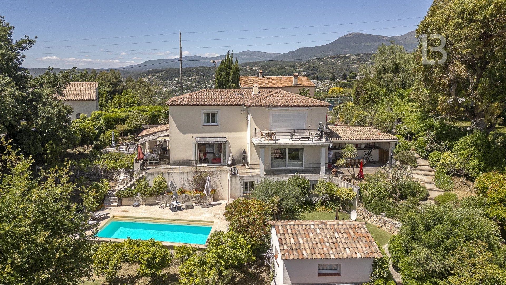 Villa avec vue panoramique à vendre à Saint-Paul-de-Vence – Calme, nature et potentiel