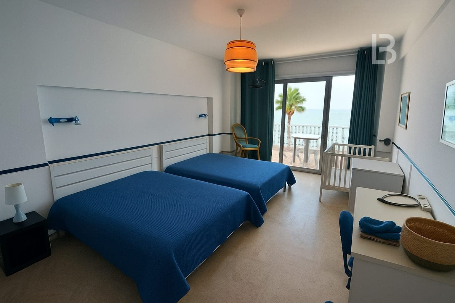 Rare, sur le front de mer de Juan les Pins - 5