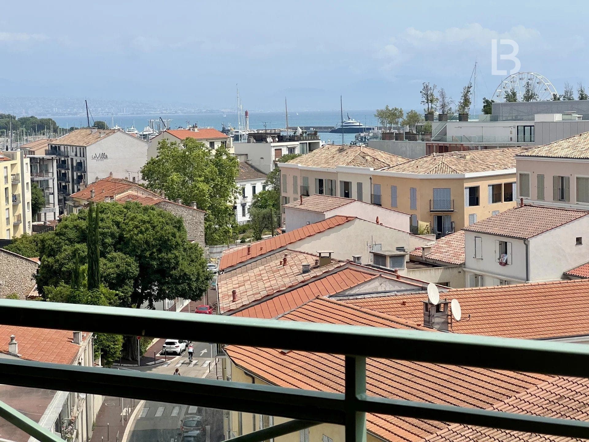 Exceptionnel au coeur d'Antibes 4 pièces avec vue mer