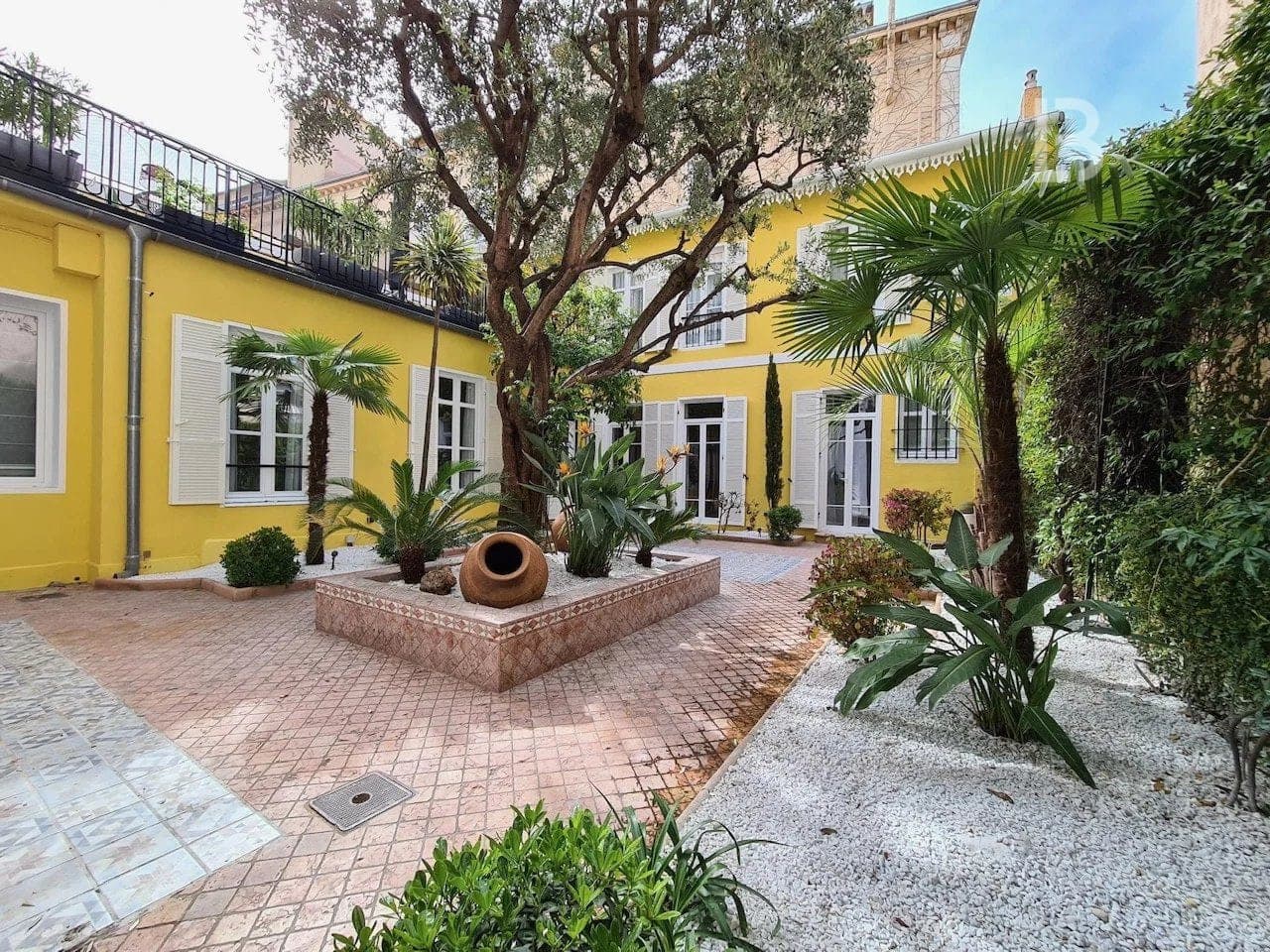 A vendre à Cannes, belle maison de ville rénovée - 2