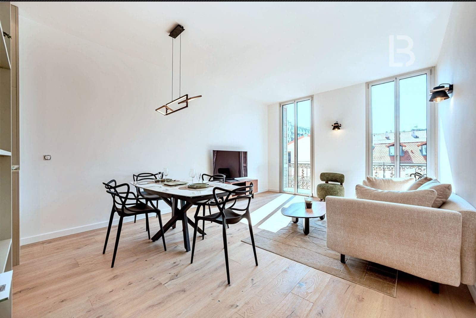 CANNES – RUE HOCHE – DERNIER ÉTAGE – BALCON SUD – RÉNOVATION D’EXCEPTION - 2