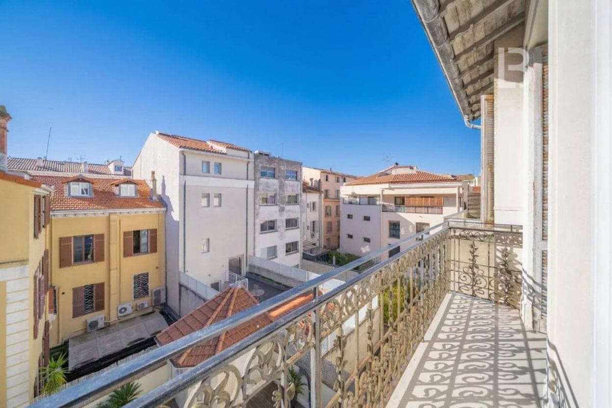 CANNES – RUE HOCHE – DERNIER ÉTAGE – BALCON SUD – RÉNOVATION D’EXCEPTION - 5